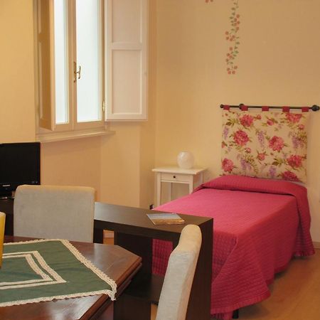 Mimi Apartment Лукка Номер фото