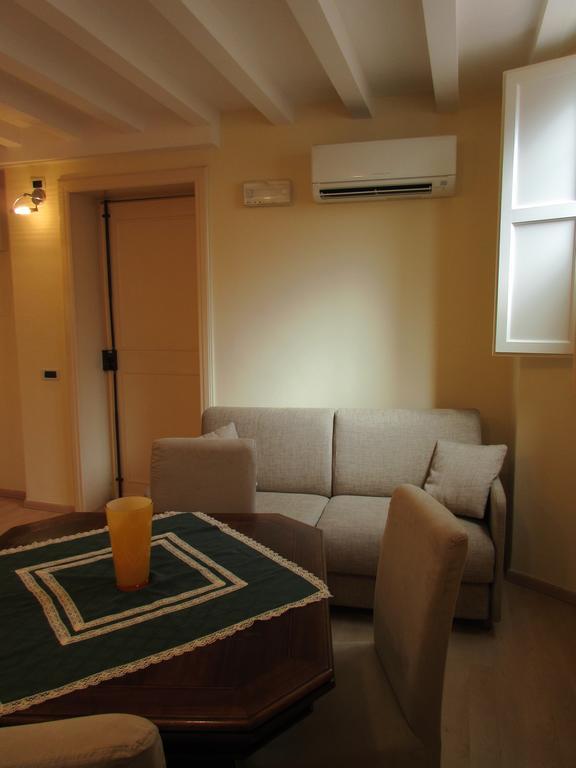 Mimi Apartment Лукка Номер фото